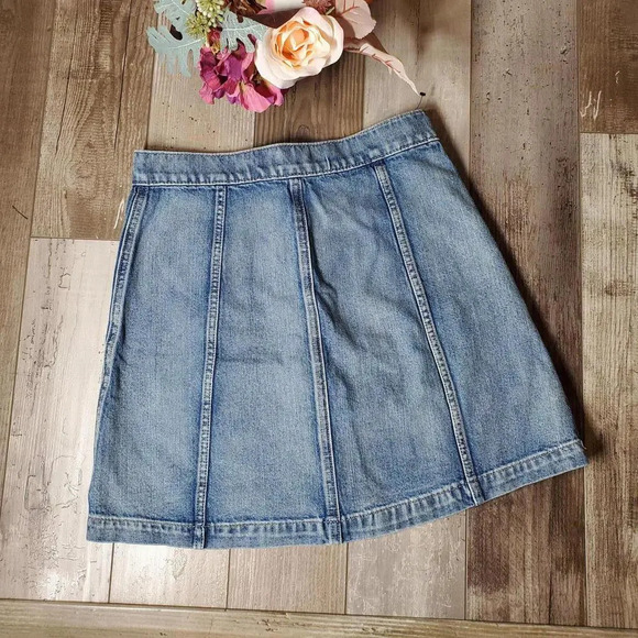 Karlie Kloss EXPRESS Medium Wash Button Up Denim Mini Skirt Size 2 - Picture 8 of 12